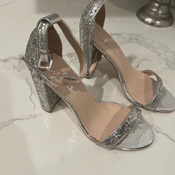 Lulu Silver Heels - New no Tags - Picture 3 of 5
